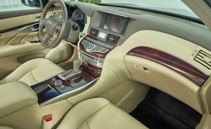 Infiniti Q70