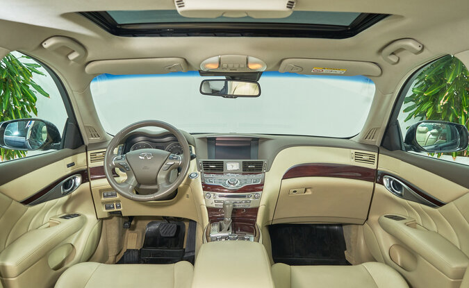 Infiniti Q70