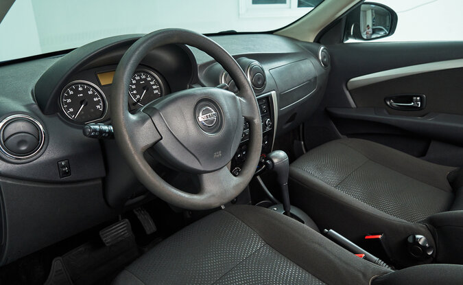 Nissan Almera