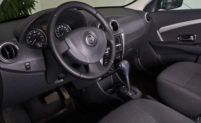 Nissan Almera