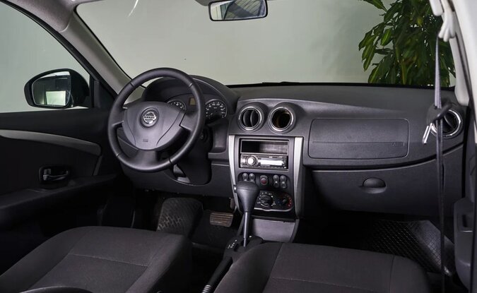 Nissan Almera