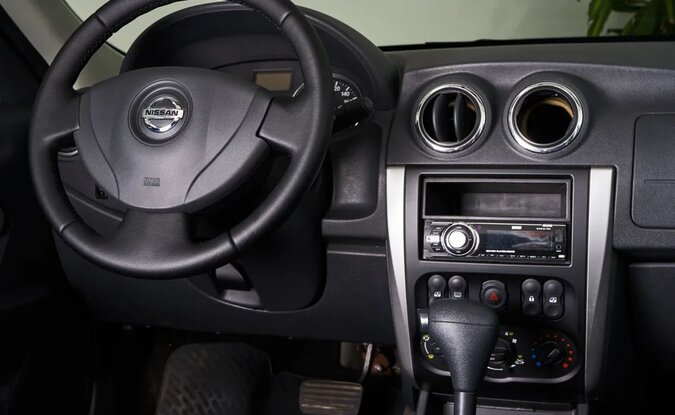 Nissan Almera