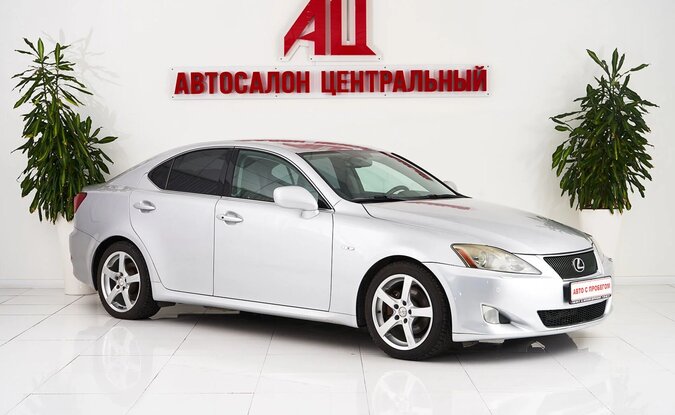 Lexus IS